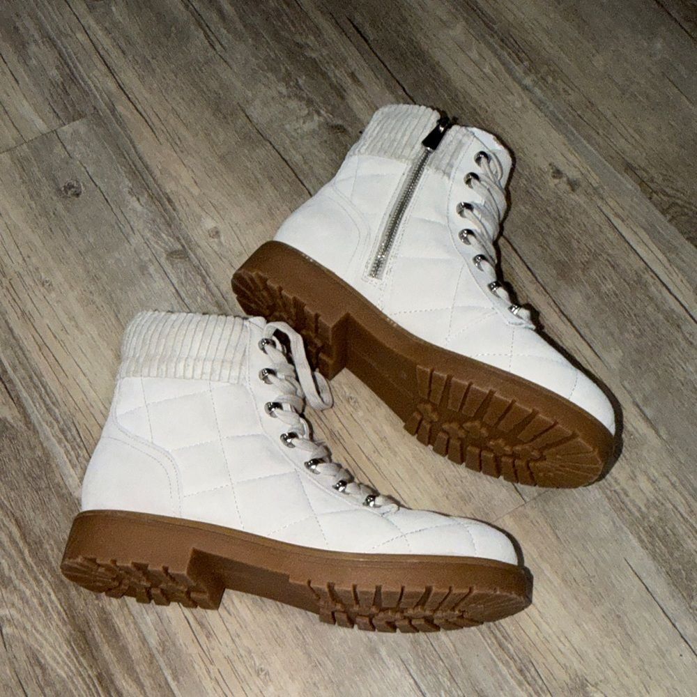 Easy Spirit White Quilted Lace-Up Ankle Boots with Brown Lug Sole
